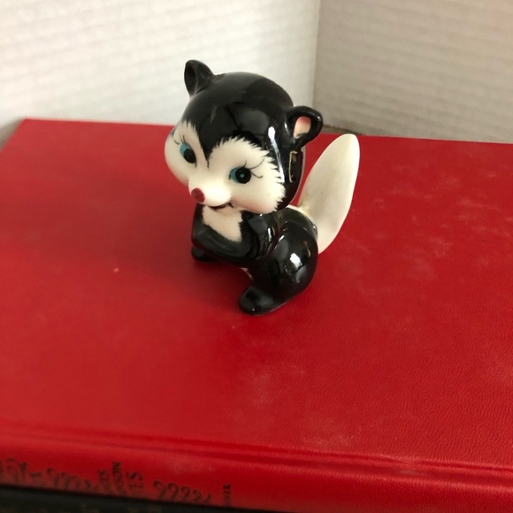Vtg Anthropomorphic Skunk Figurine - Picture 12 of 12